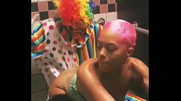 Jasamine Banks fucks Gibby The Clown in stall