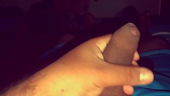 Jugando con mi pene pequeño