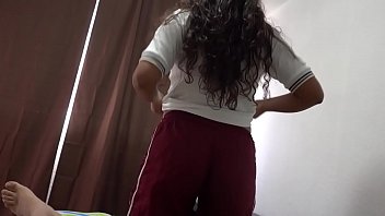 jovencita colegiala disfruta coger saliendo de la escuela