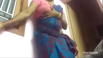 Indian aunty seducing in saree.MOV